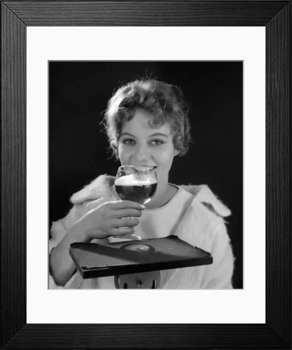 Framed Print : Female model (Gillian Watt) holding up a glass of beer Framed Print : Female model (Gillian Watt) holding up a glass of beer