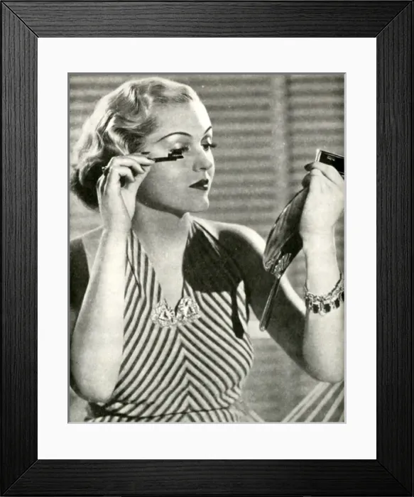 Framed Print : Patricia Ellis, Warner Bros star applying Max Factor make up Framed Print : Patricia Ellis, Warner Bros star applying Max Factor make up