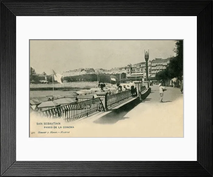 Framed Print : San Sebastian, Basque Region, Spain - Paseo de la Concha Framed Print : San Sebastian, Basque Region, Spain - Paseo de la Concha