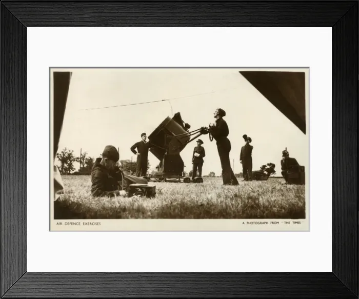 Framed Print : British Air Defence Exercises - Searchlight operators Framed Print : British Air Defence Exercises - Searchlight operators