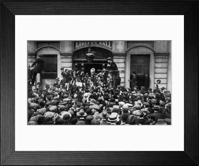 Framed Print : Steps of Liberty Hall, Dublin, tramways strike 1913 Framed Print : Steps of Liberty Hall, Dublin, tramways strike 1913