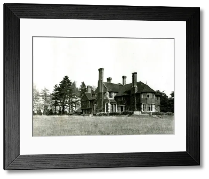 Framed Print : OCTU, Framewood Manor, Stoke Poges, Bucks, WW2 Framed Print : OCTU, Framewood Manor, Stoke Poges, Bucks, WW2