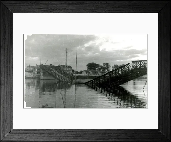 Framed Print : En route Normandy to Paris - River Seine, France, WW2 Framed Print : En route Normandy to Paris - River Seine, France, WW2