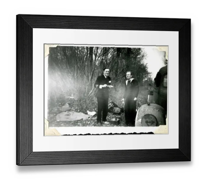 Framed Print : British naval personnel returning from Brussels, WW2 Framed Print : British naval personnel returning from Brussels, WW2