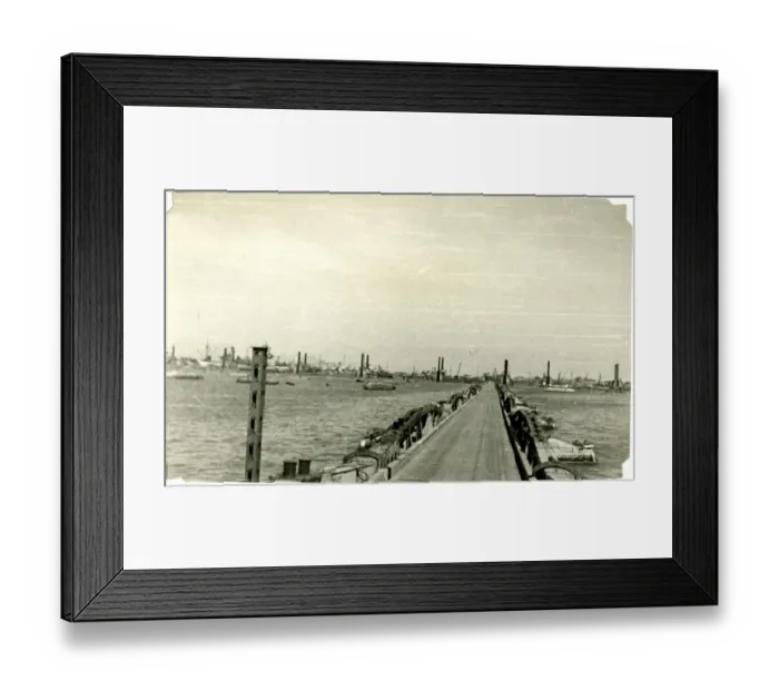 Framed Print : Mulberry Harbour off Arromanches, Normandy, France, WW2 Framed Print : Mulberry Harbour off Arromanches, Normandy, France, WW2