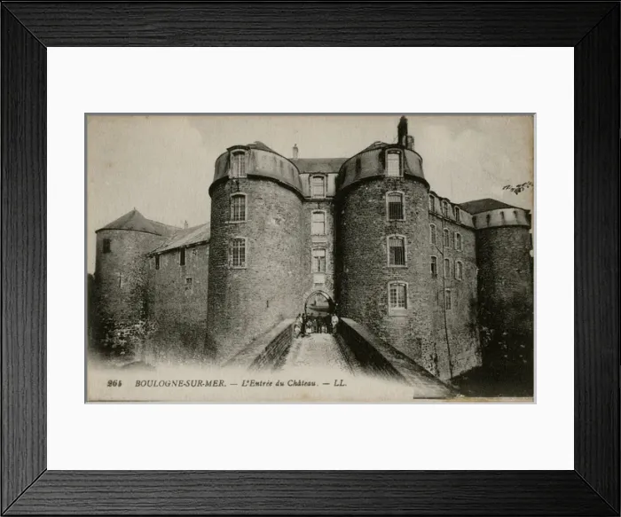 Framed Print : Boulogne-sur-Mer, France - entrance to the Castle Framed Print : Boulogne-sur-Mer, France - entrance to the Castle