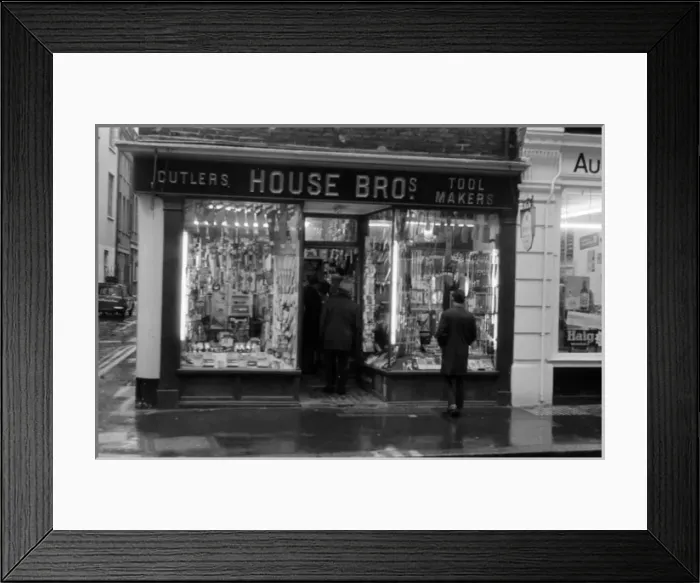 Framed Print : Soho, London - Brewer Street W1 Framed Print : Soho, London - Brewer Street W1