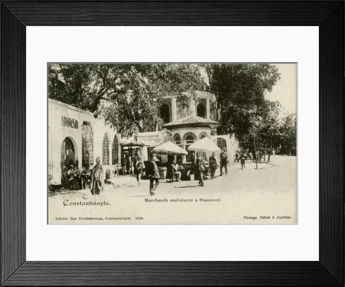 Framed Print : Itinerant street Merchants in Istanbul, Turkey