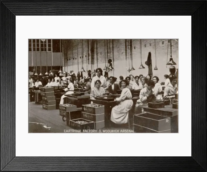 Framed Print : Women WW1 Munitions Woolwich Arsenal