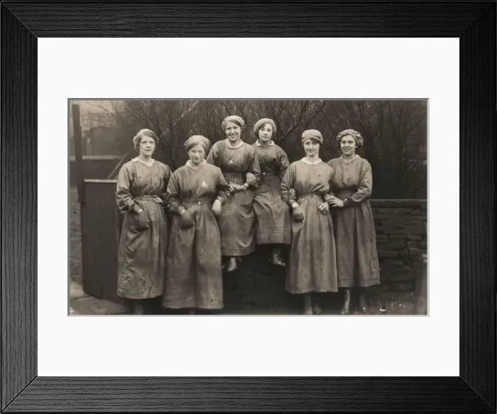 Framed Print : Women WW1 Munitions Framed Print : Women WW1 Munitions