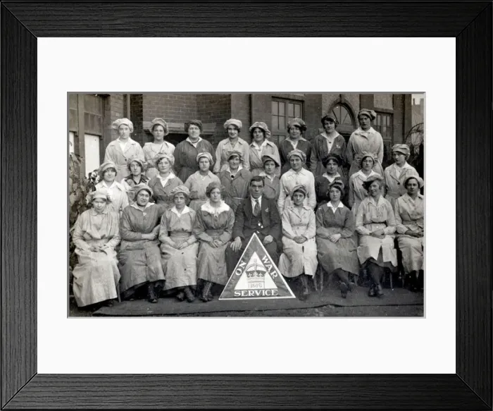 Framed Print : Women WW1 Munitions Framed Print : Women WW1 Munitions