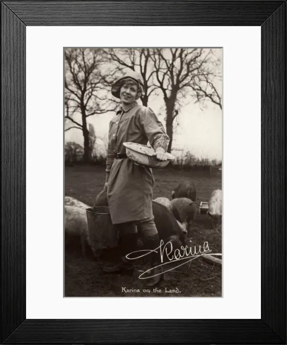 Framed Print : Womens Land Army WW1 Farming Framed Print : Womens Land Army WW1 Farming