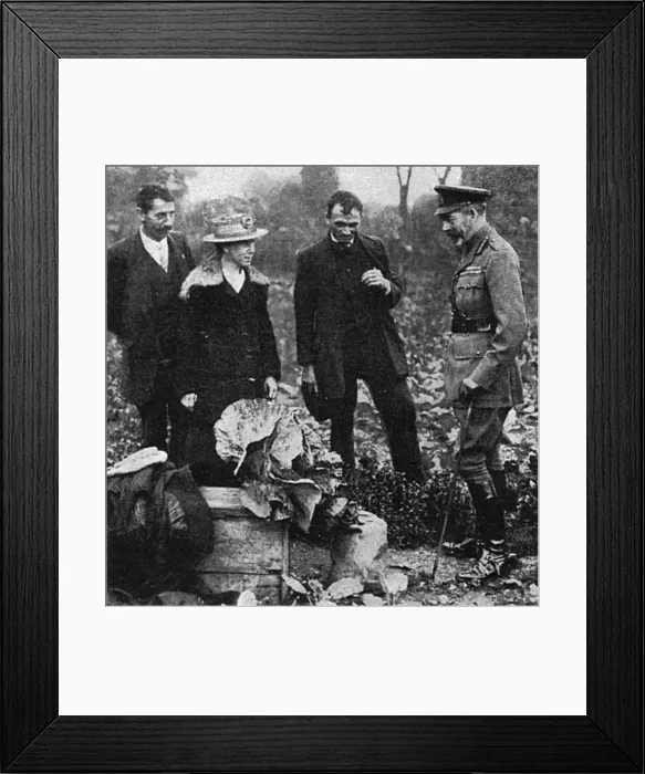 Framed Print : Royal WW1 allotment visit, 1918: King George V & cabbage Framed Print : Royal WW1 allotment visit, 1918: King George V & cabbage