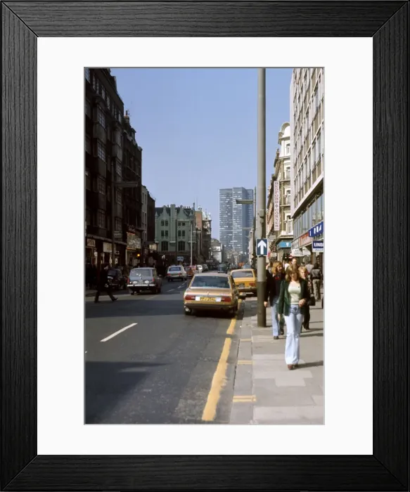 Framed Print : Soho, London - Tottenham Court Road W1 Framed Print : Soho, London - Tottenham Court Road W1