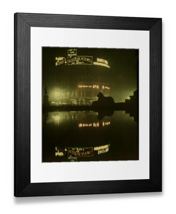 Framed Print : Night view of Trafalgar Square, London Framed Print : Night view of Trafalgar Square, London