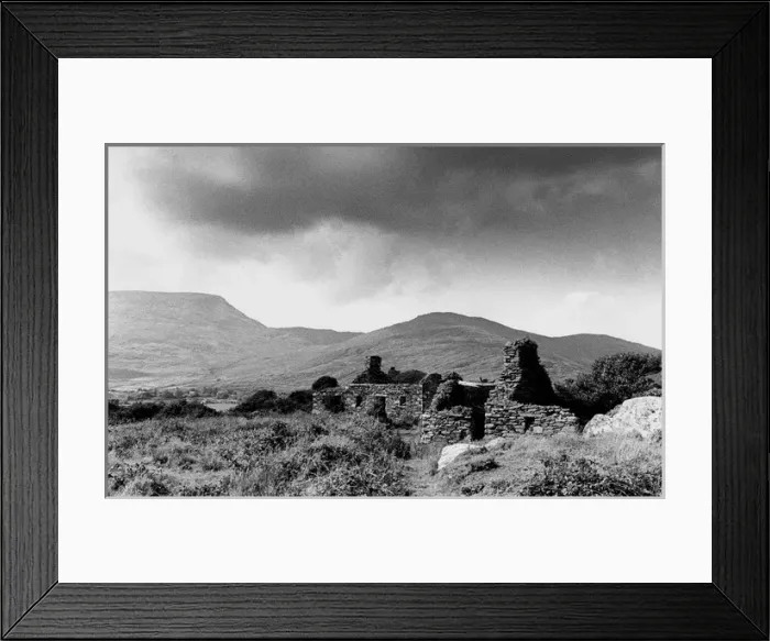 Framed Print : Ruined cottage, Ring of Kerry, south-west Ireland Framed Print : Ruined cottage, Ring of Kerry, south-west Ireland