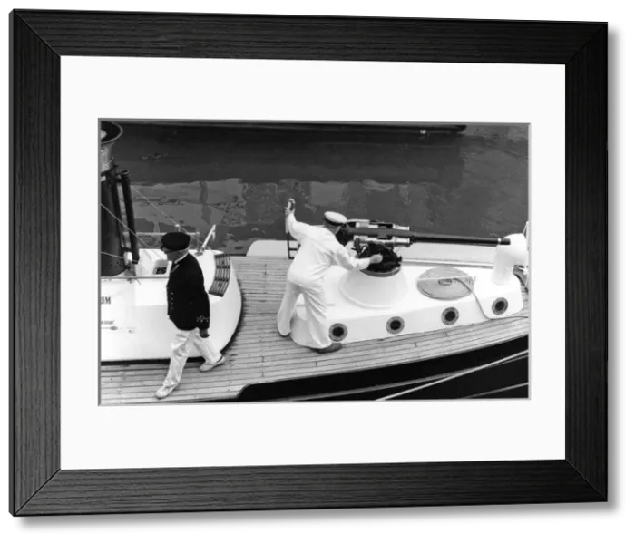 Framed Print : Re-enactment using ship gun, Portsmouth Framed Print : Re-enactment using ship gun, Portsmouth