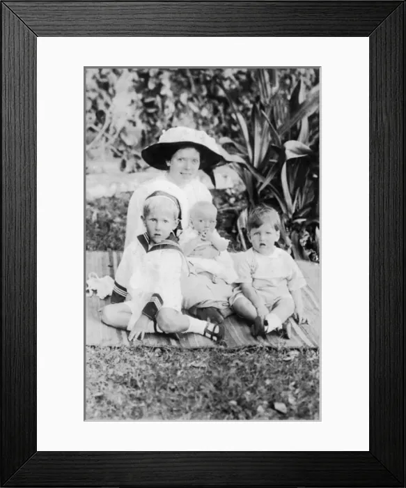 Framed Print : Dr N P Jewells wife and children, Seychelles, WW1 Framed Print : Dr N P Jewells wife and children, Seychelles, WW1