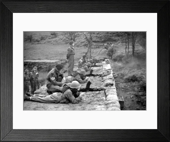 Framed Print : Commandos weapon training with Bren guns Framed Print : Commandos weapon training with Bren guns