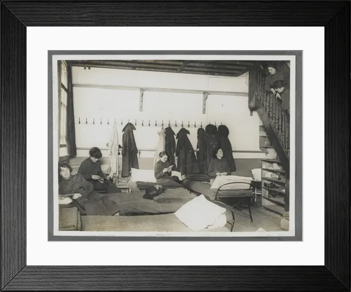 Framed Print : WaCs (Women?s Army Auxiliary Corps) in billet Framed Print : WaCs (Women?s Army Auxiliary Corps) in billet