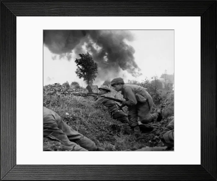 Framed Print : Men of the 2nd Derbyshire Yeomanry taking cover Framed Print : Men of the 2nd Derbyshire Yeomanry taking cover