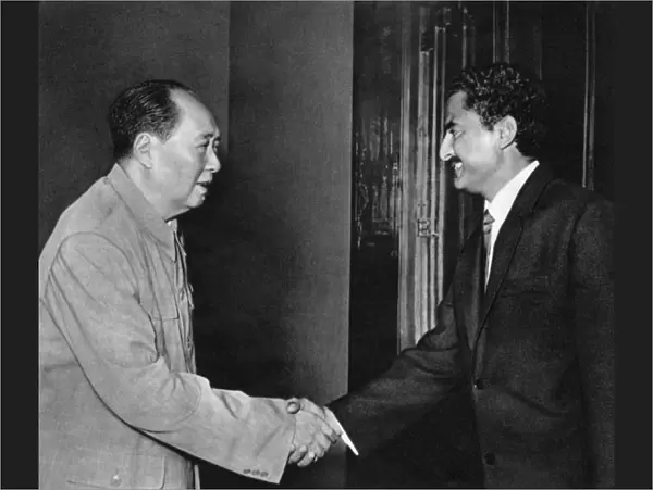 Mao Zedong greeting South Yemen leader