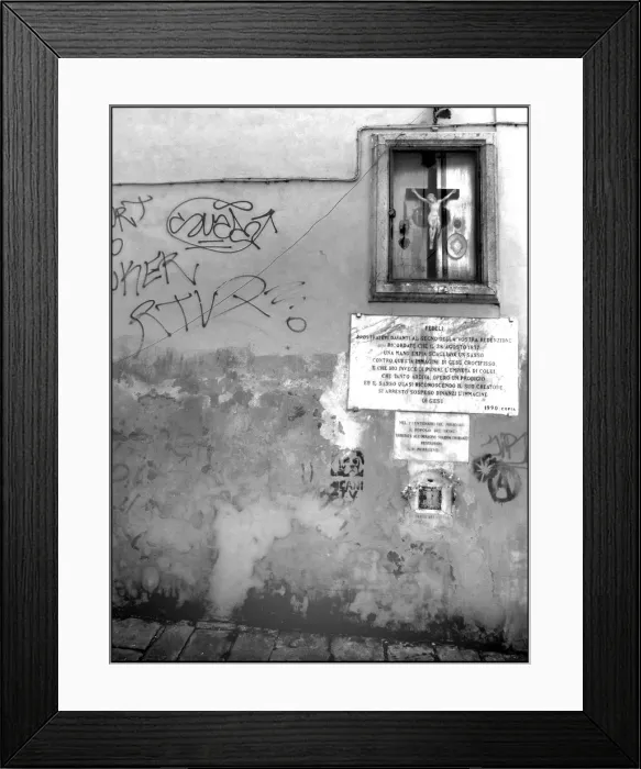 Framed Print : Wall with grafitti and Icon Italy Framed Print : Wall with grafitti and Icon Italy