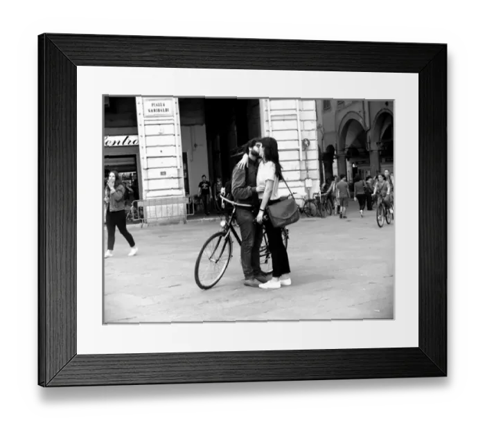 Framed Print : Couple kissing Piazza Garibaldi Pisa Framed Print : Couple kissing Piazza Garibaldi Pisa