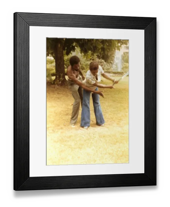 Framed Print : British Caribbean woman having golf lessions - Jamaica Framed Print : British Caribbean woman having golf lessions - Jamaica