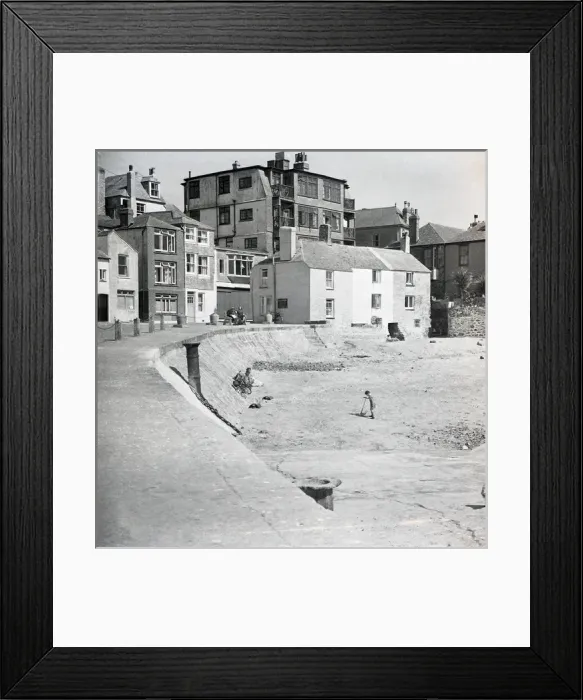 Framed Print : End of the Wharf and Quay Street, St Ives, Cornwall Framed Print : End of the Wharf and Quay Street, St Ives, Cornwall