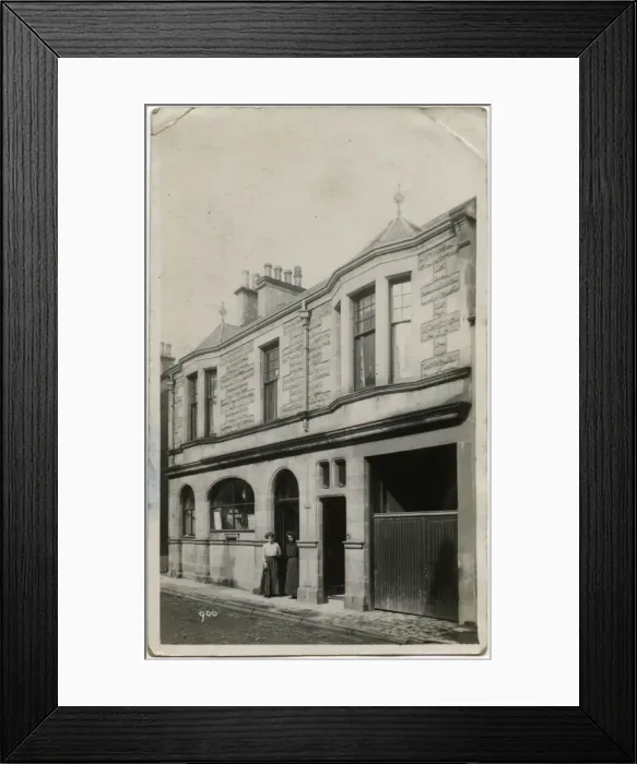 Framed Print : The rather lovely Post Office at Methil, Fife, Scotland Framed Print : The rather lovely Post Office at Methil, Fife, Scotland