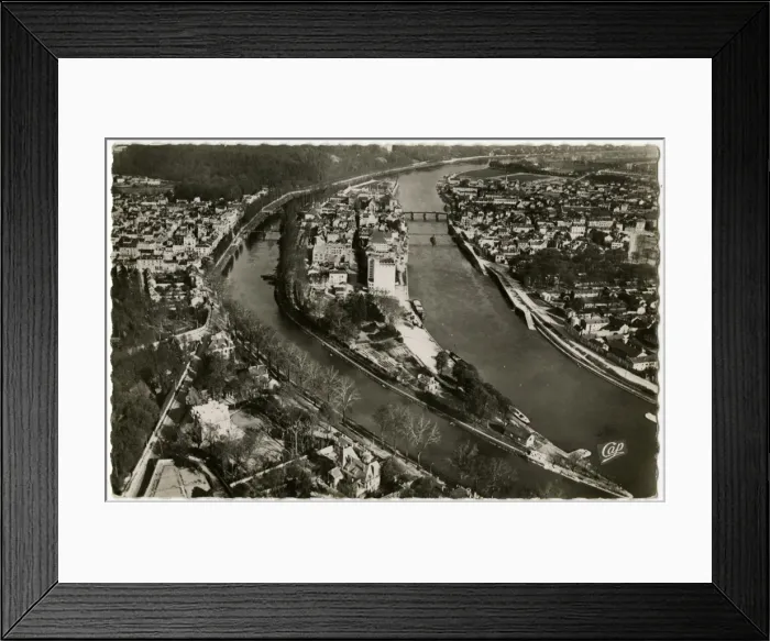 Framed Print : Melun, Seine-et-Marne department, France - Aerial View Framed Print : Melun, Seine-et-Marne department, France - Aerial View