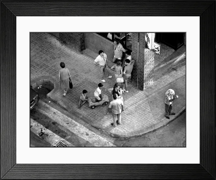 Framed Print : Pavement conversation, Valencia, Spain Framed Print : Pavement conversation, Valencia, Spain