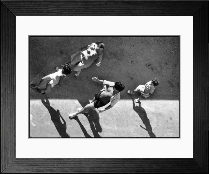 Framed Print : Spanish family walking talking Valencia Framed Print : Spanish family walking talking Valencia