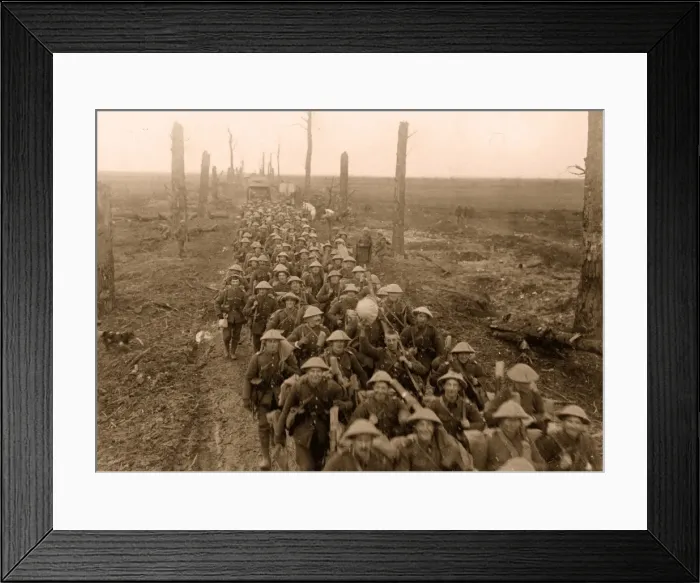 Framed Print : Men of the Nottinghamshire and Derby Regiment advance Framed Print : Men of the Nottinghamshire and Derby Regiment advance