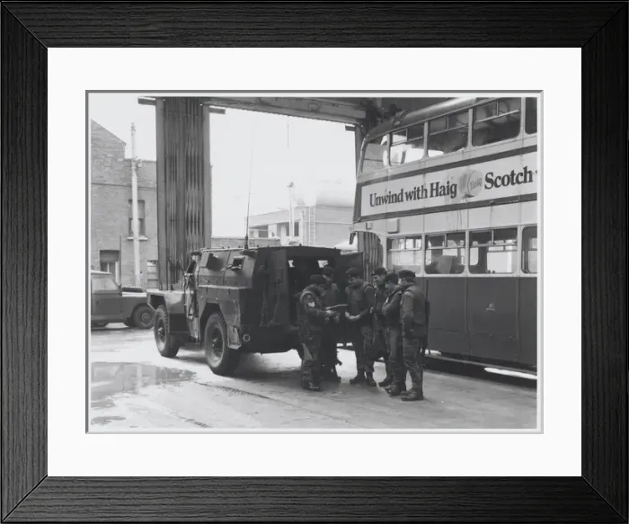 Framed Print : Northern Ireland - Senior NCO briefing his patrol Framed Print : Northern Ireland - Senior NCO briefing his patrol
