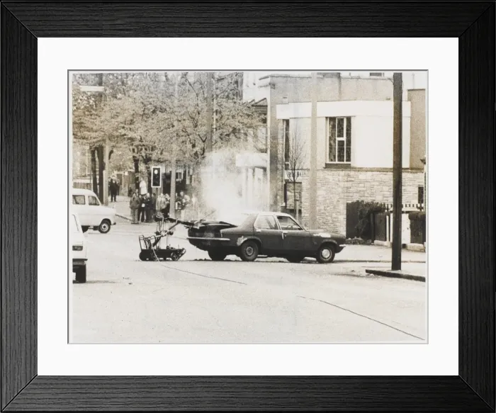 Framed Print : Vehicle dealing with suspect car, Templemore Avenue, East Be Framed Print : Vehicle dealing with suspect car, Templemore Avenue, East Be