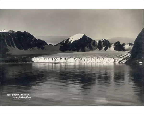 Glacier of Spitsbergen (Spitzbergen), Magdalen Bay