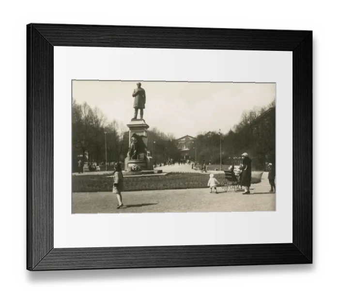 Framed Print : Johan Ludwig Runeberg Statue and Esplanade, Helsinki Framed Print : Johan Ludwig Runeberg Statue and Esplanade, Helsinki