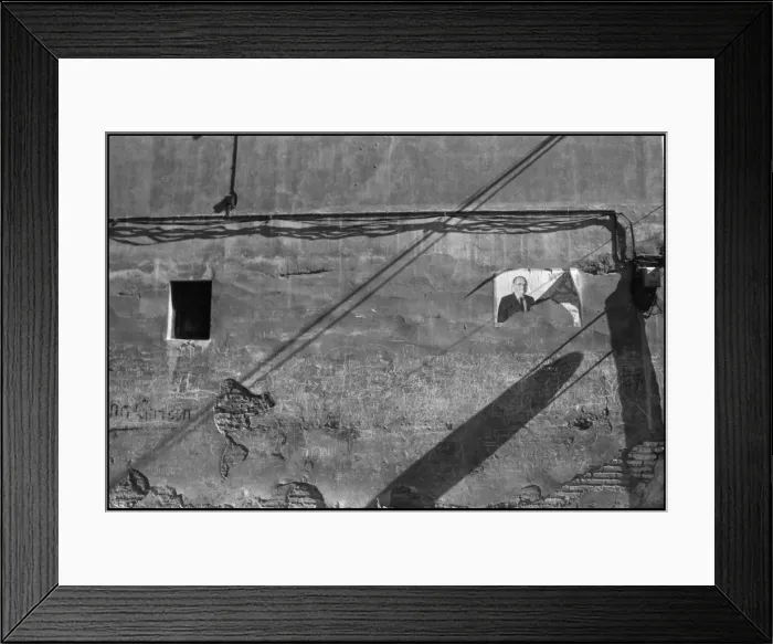 Framed Print : Sun shadows grafitti, Valencia, Spain Framed Print : Sun shadows grafitti, Valencia, Spain