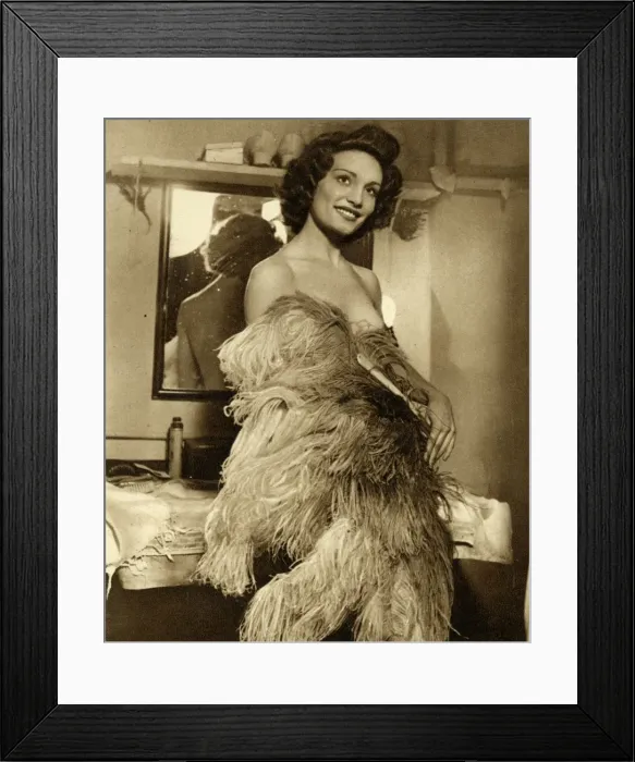 Framed Print : Showgirls at the Windmill Theatre, 1940 Framed Print : Showgirls at the Windmill Theatre, 1940