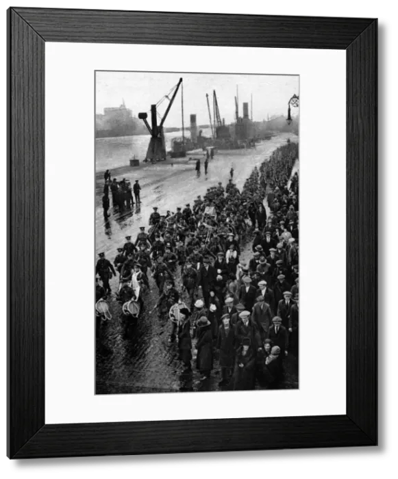 Framed Print : Final evacuation of British troops from Ireland, 1922 Framed Print : Final evacuation of British troops from Ireland, 1922