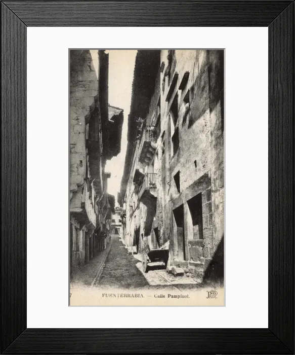 Framed Print : Fuenterrabia, Spain - Calle Pampinot Framed Print : Fuenterrabia, Spain - Calle Pampinot