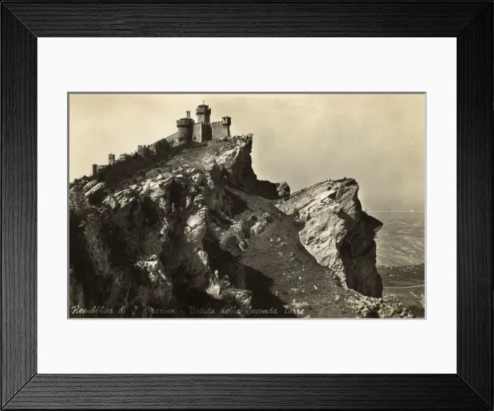 Framed Print : San Marino - The Second Tower and Castle Walls Framed Print : San Marino - The Second Tower and Castle Walls