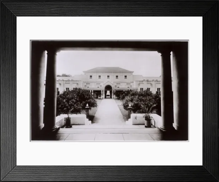 Framed Print : Courtyard, Victoria Falls Hotel, Rhodesia (Zimbabwe) Framed Print : Courtyard, Victoria Falls Hotel, Rhodesia (Zimbabwe)