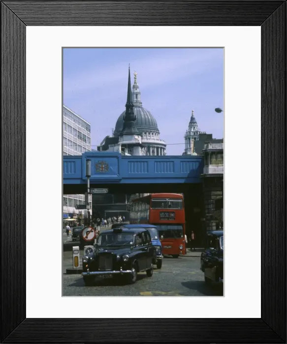Framed Print : Ludgate Circus and St Pauls Cathedral, London Framed Print : Ludgate Circus and St Pauls Cathedral, London