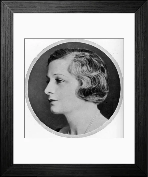 Framed Print : The fashion designer Isobel Framed Print : The fashion designer Isobel