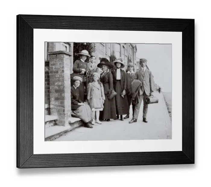 Framed Print : Last day of the holidays, saying goodbye, Southwold, Suffolk Framed Print : Last day of the holidays, saying goodbye, Southwold, Suffolk