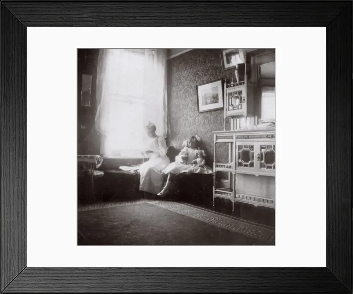 Framed Print : Mother and daughter on holiday, Southwold, Suffolk Framed Print : Mother and daughter on holiday, Southwold, Suffolk