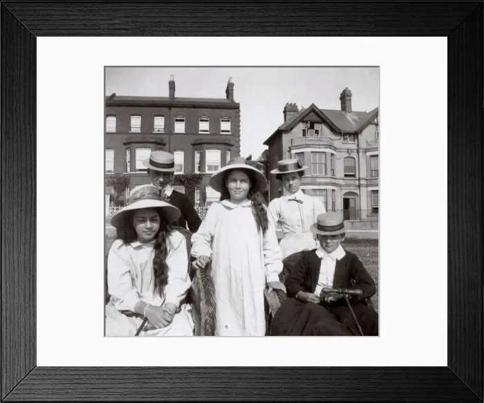 Framed Print : Children on holiday, Southwold, Suffolk